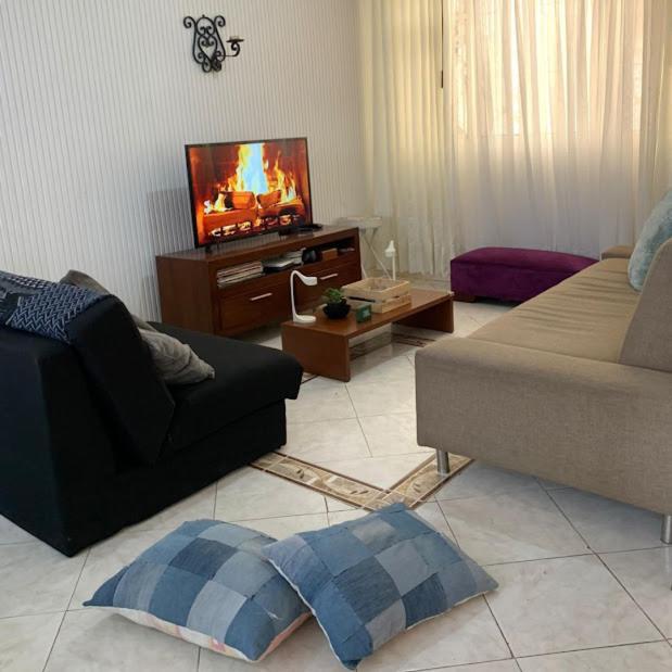 Cerca Del Aeropuerto Homestay Bogota